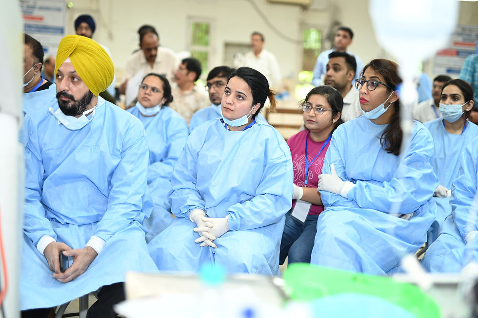 GeNext - Students paying attention to a live demonstartion in a live workshop.JPG