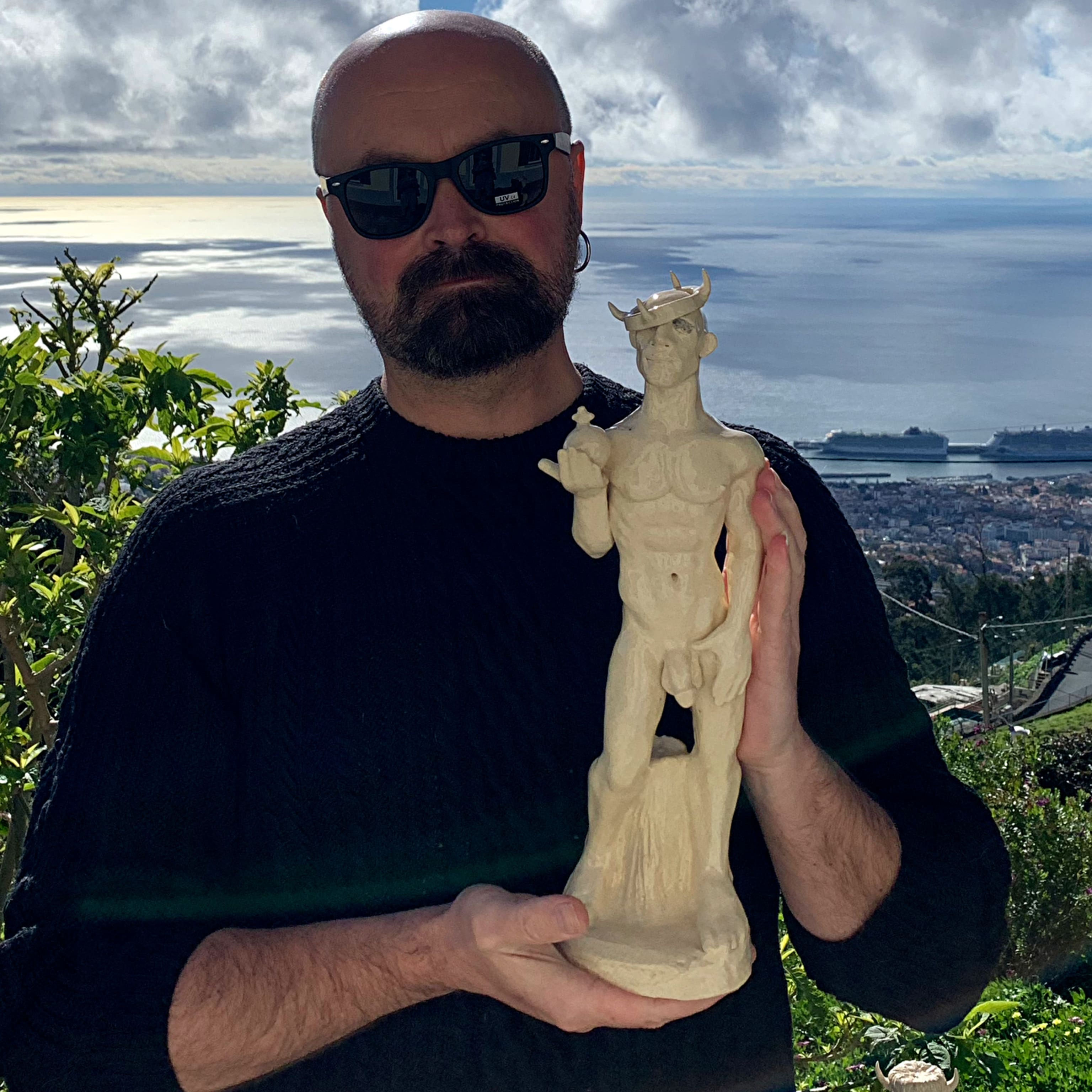 "King Aran" ceramic sculpture