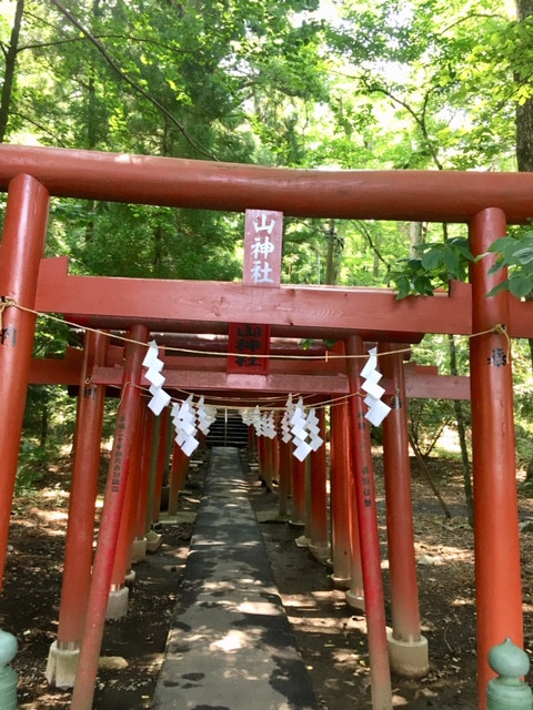 新屋山神社鳥居