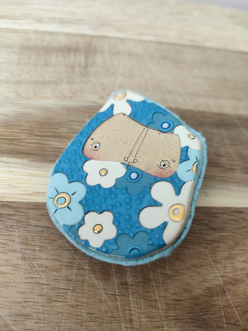 Blue beardy brooch with 24k gold