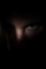 A sing eye seen in the darkness
