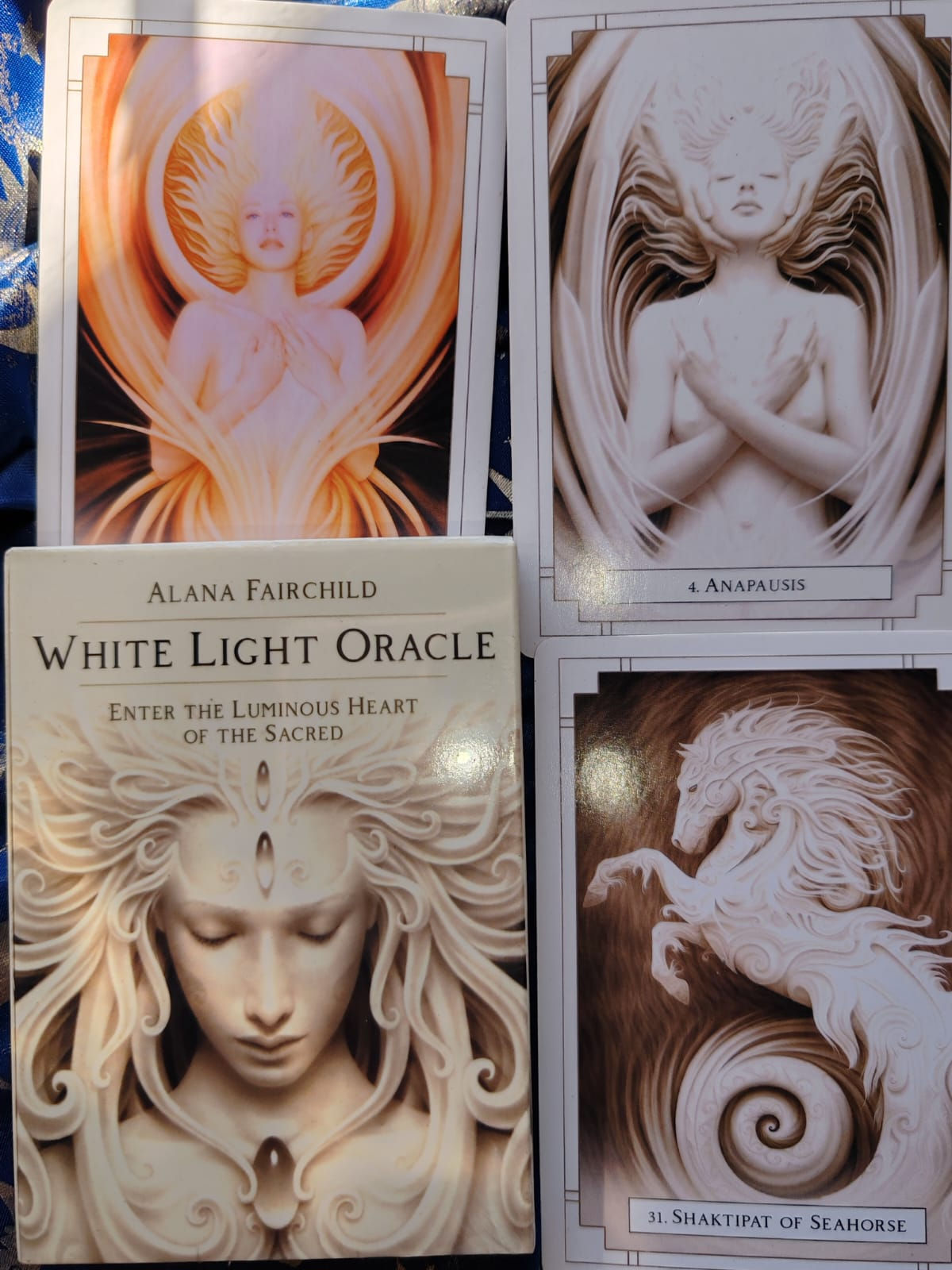 WHITE LIGHT oraculo ( guía PDF en español)