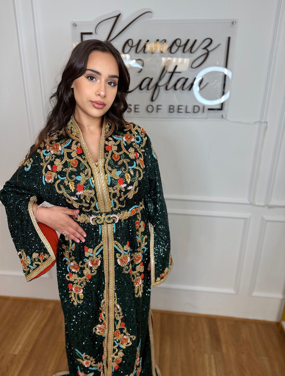 Caftan marocain luxe brodé de sequins, réalisé à la main avec ceinture assortie