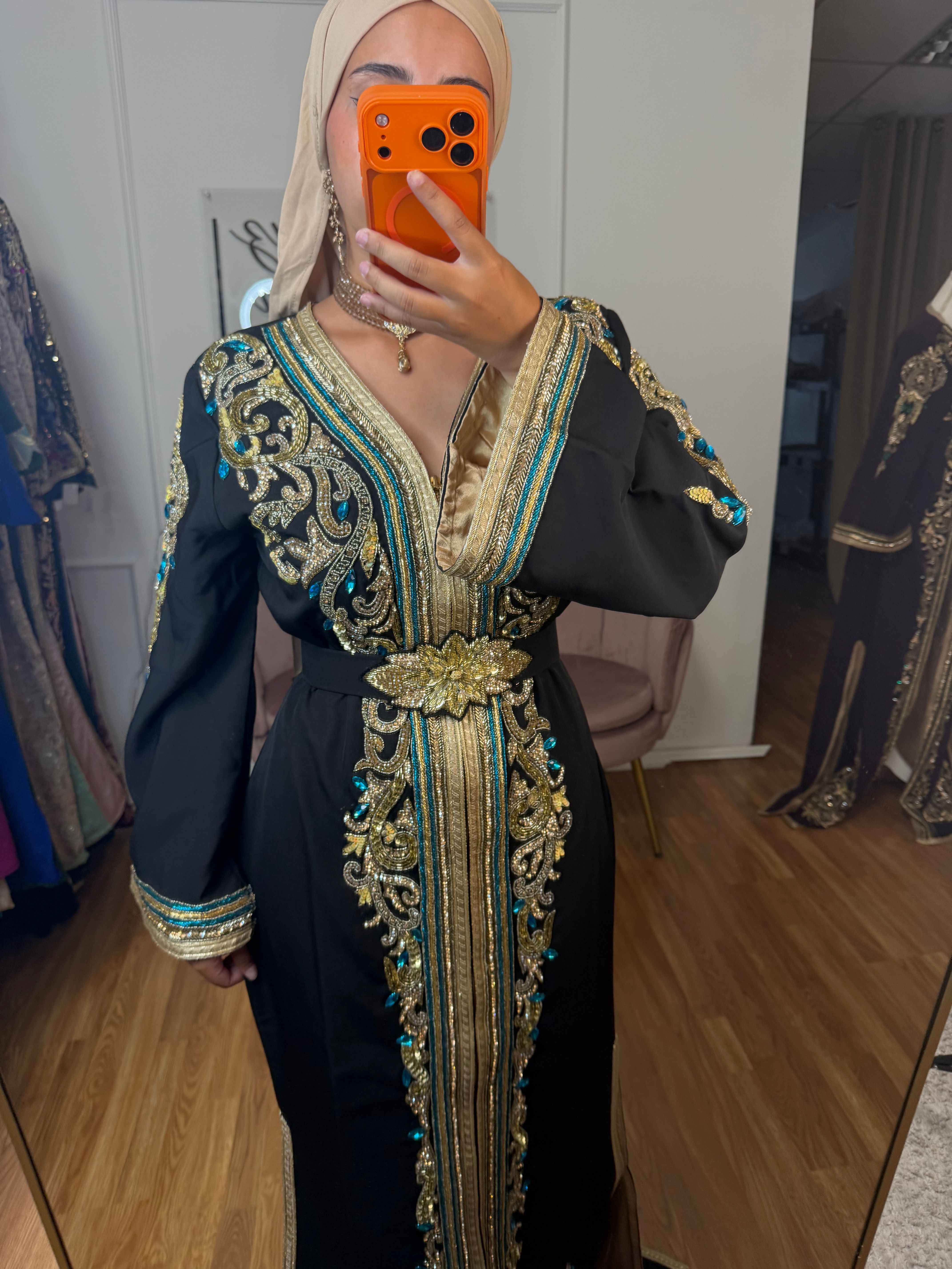 Caftan de luxe en crepe de soie premium