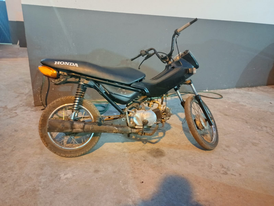 Motocicleta com registro de roubo é localizada em São João do Sóter