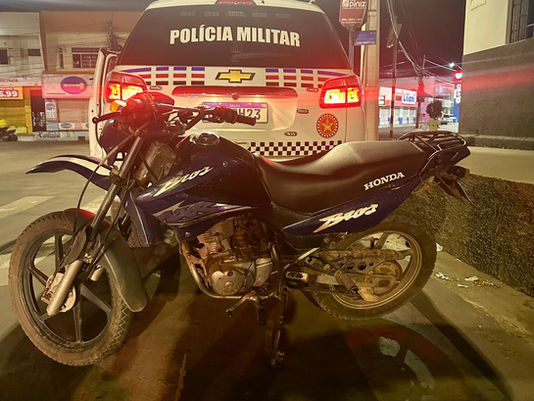 Moto roubada é recuperada no bairro Seriema