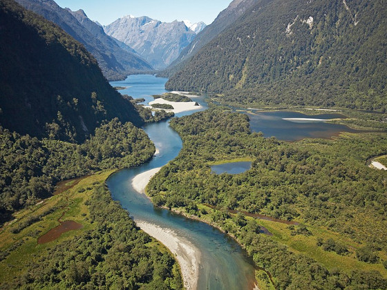Outdoor Adventures and Lodging in New Zealand
