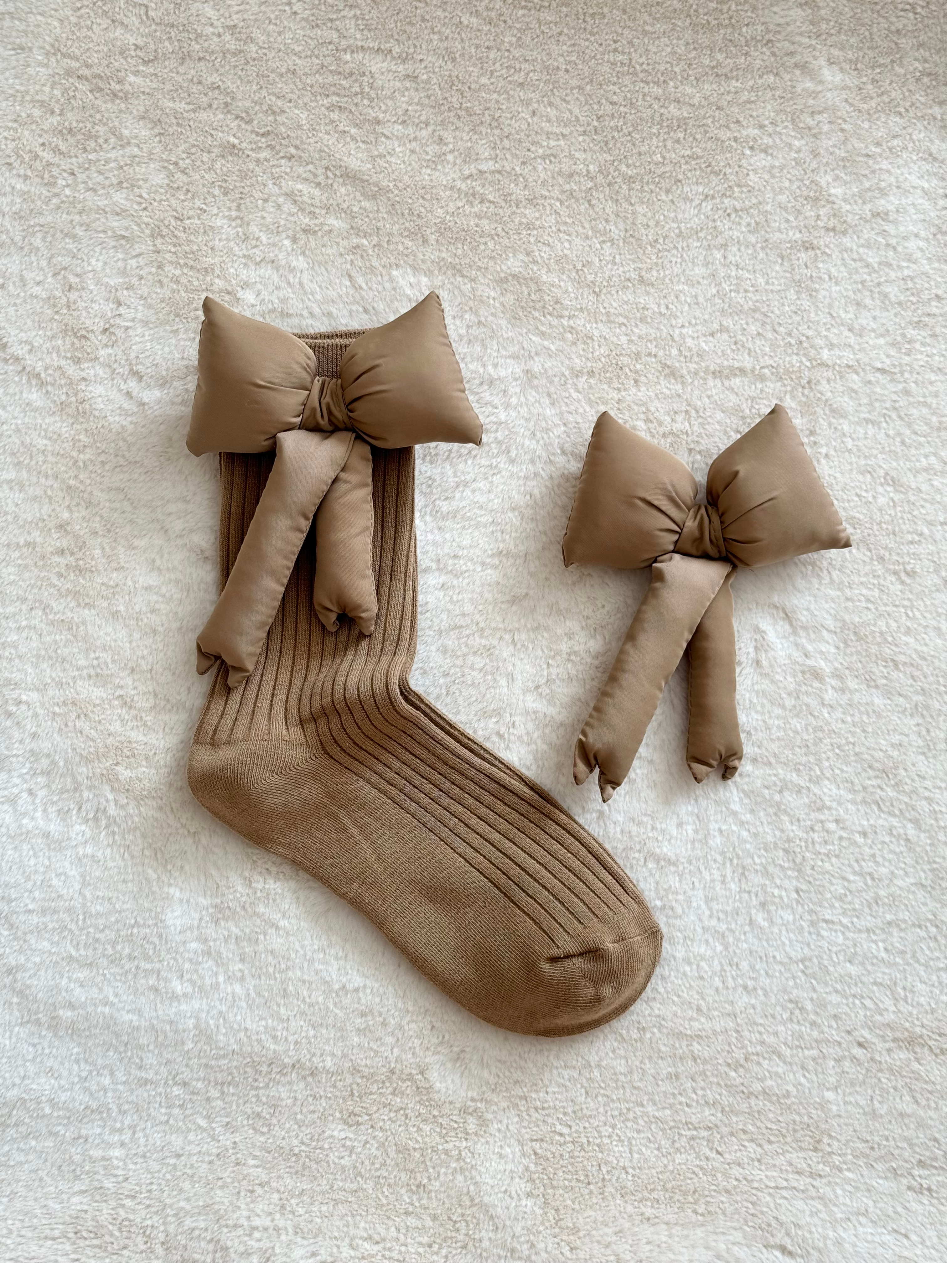 ШКАРПЕТКИ З БЕЖЕВИМИ БАНТИКАМИ МОККО