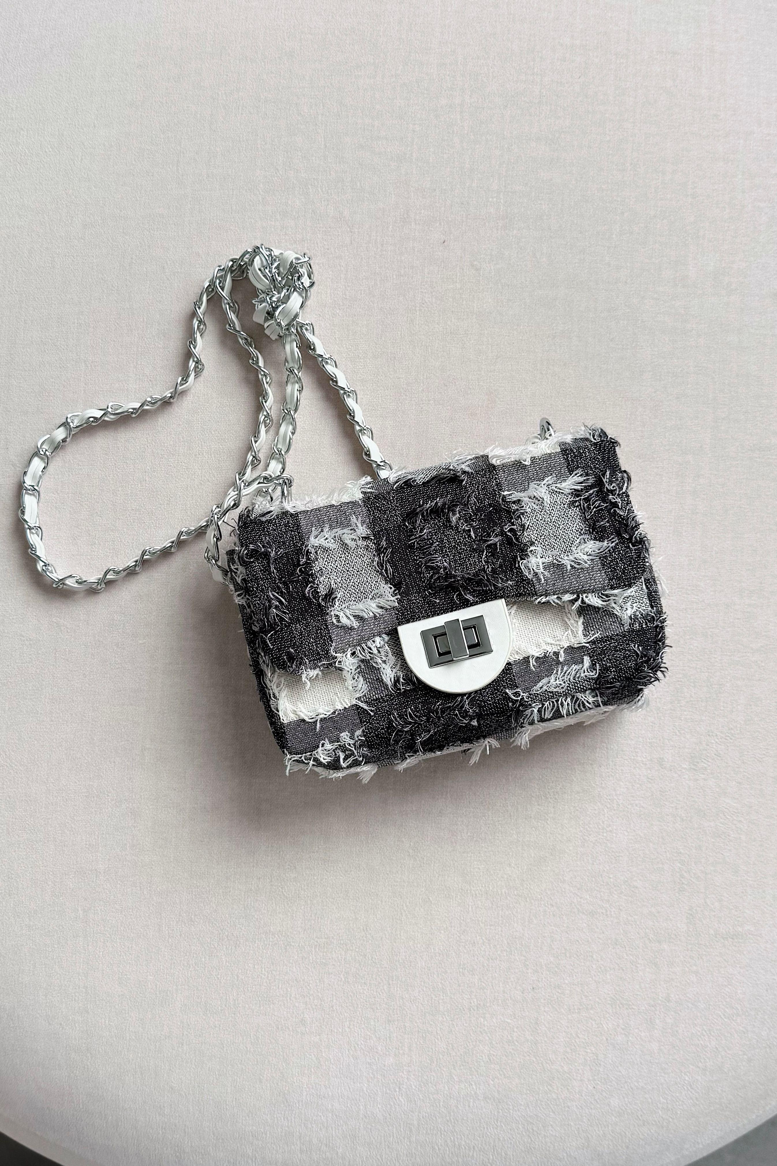 ЧОРНО-БІЛА СУМОЧКА В КЛІТИНКУ