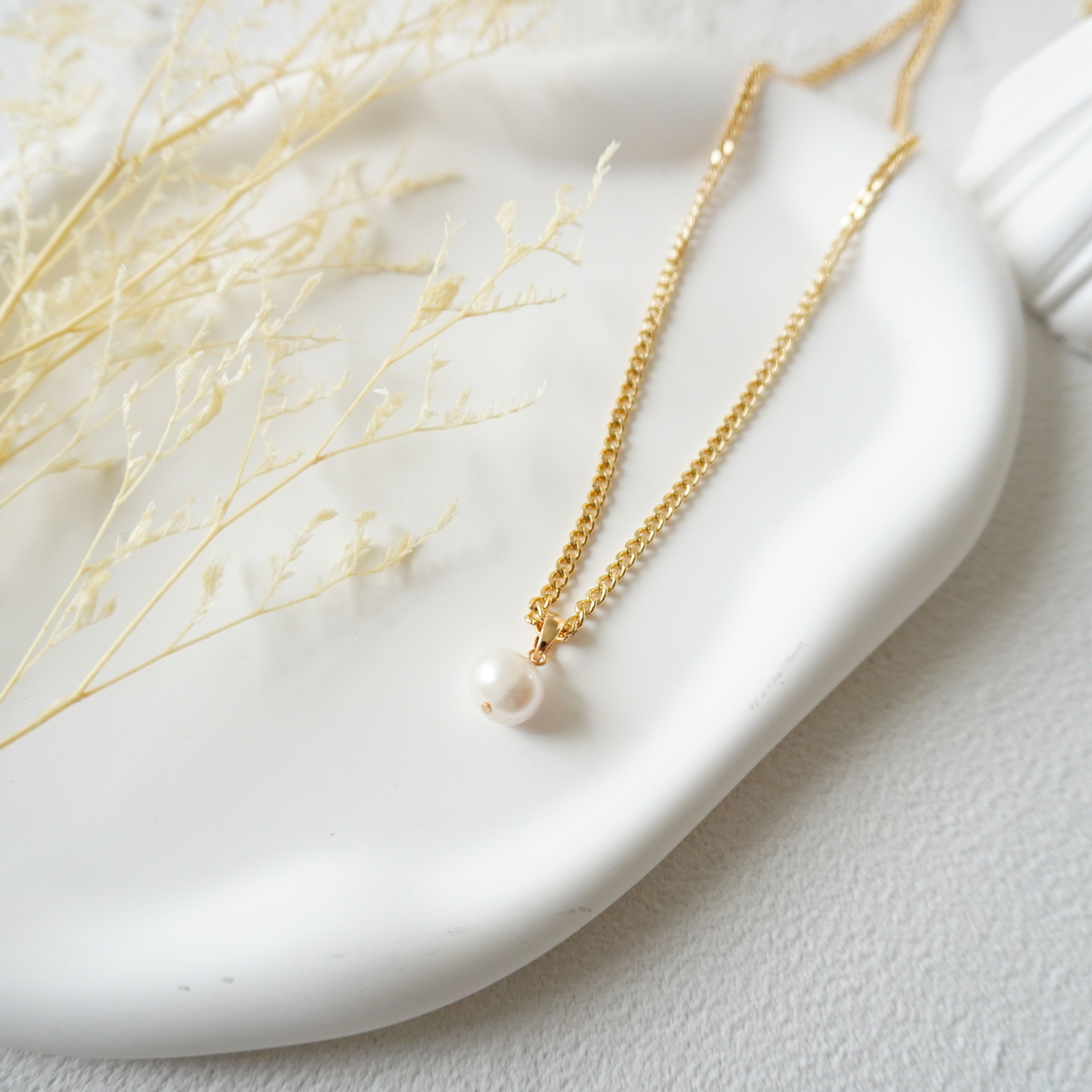 Walker - Pearl Curb Chain Necklace