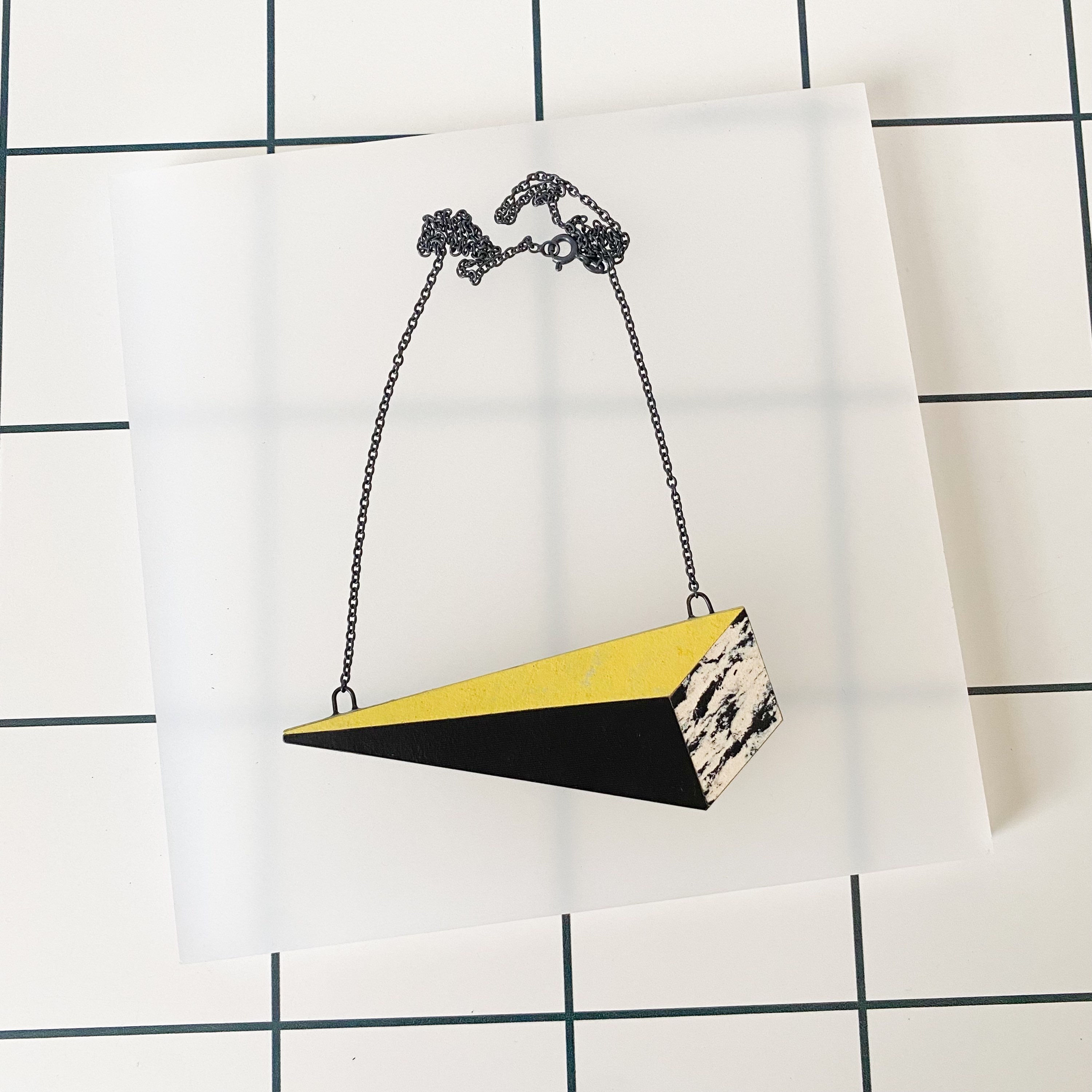 Stretch Perspective necklace - Yellow Glow