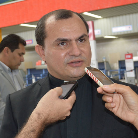 Padre Rinaldo Rezende tem alta hospitalar, após 45 dias de internação