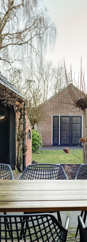 Aangelegd terras aan de achtergevel