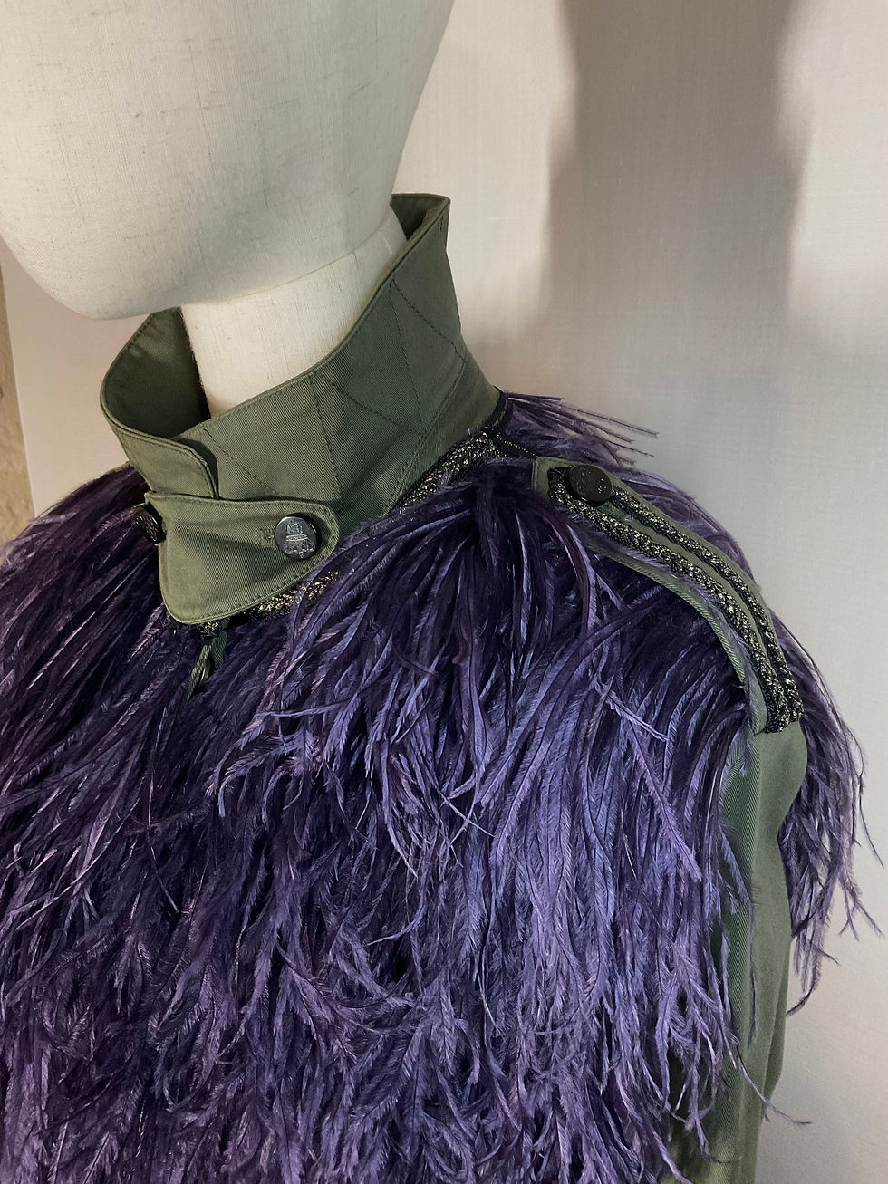 Miniature : Veste militaire plumes d’autruche