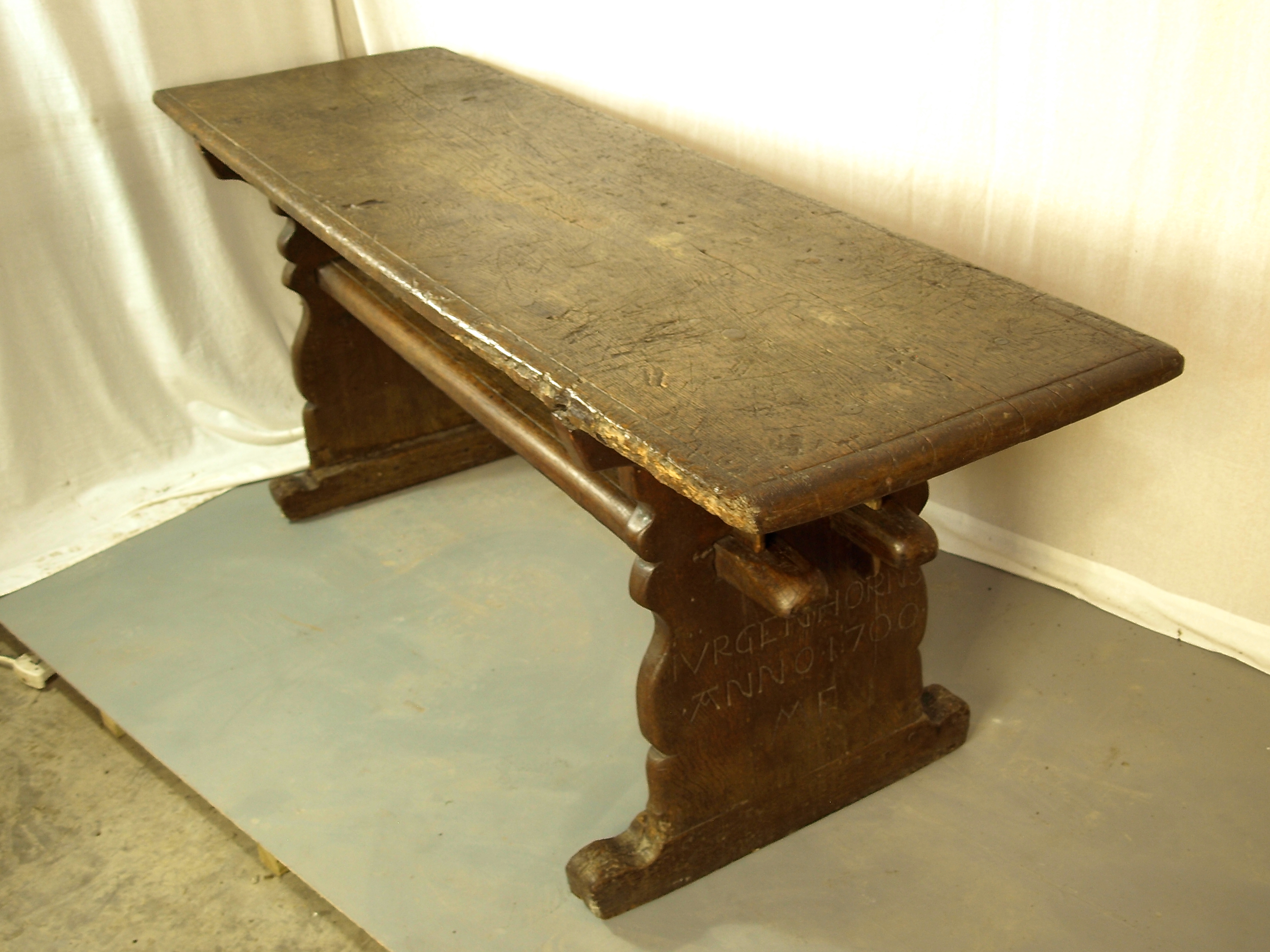 OAK TAVERN TABLE