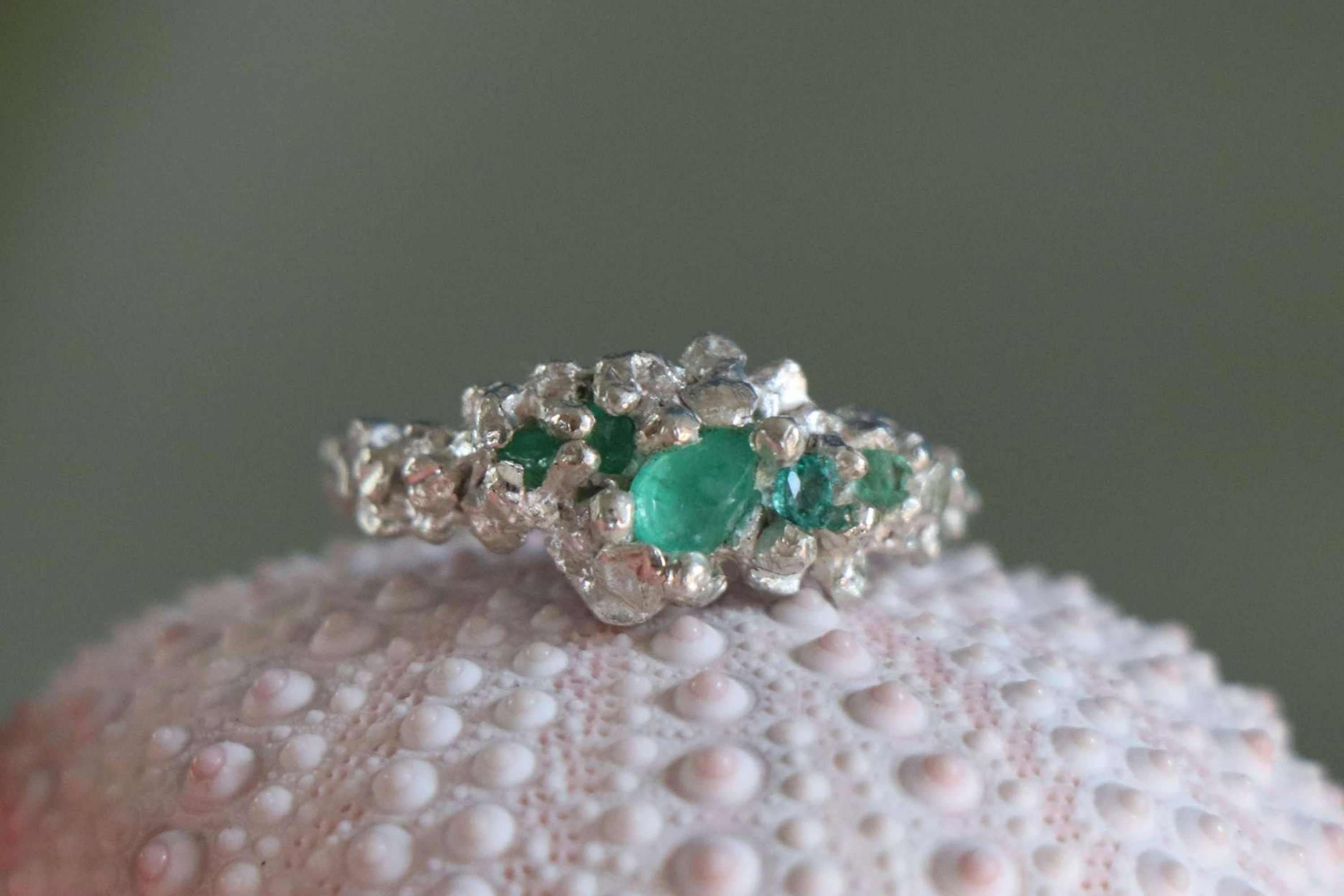 Bague en argent 925 et emeraudes 