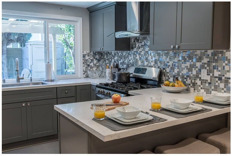 Thumbnail: Gray Shaker