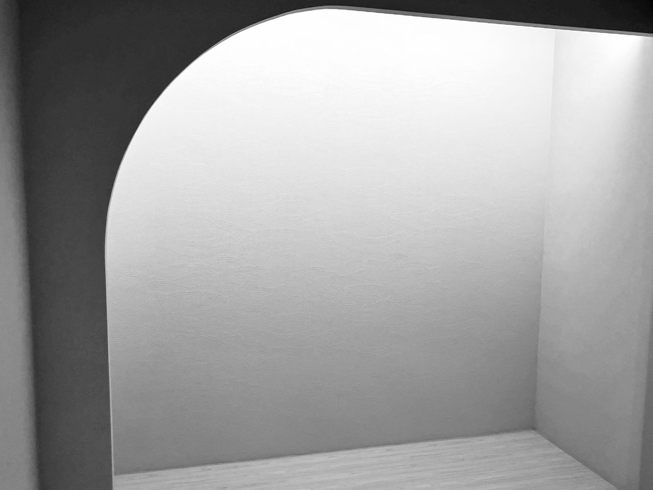 Traditional Japanese tokonoma alcove with softly curved plaster wall