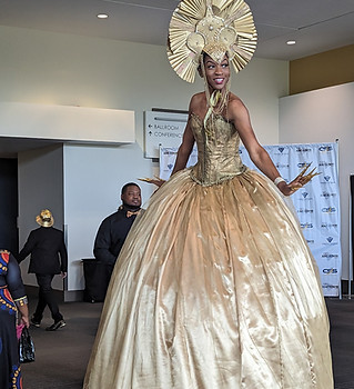 Atlanta Stilt Walker Gold_edited.jpg