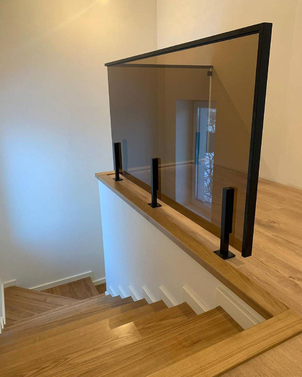 Дерев'яні сходи в приватному будинку 1