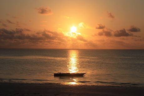 Achterberg_Sonnenuntergang mit Dhau.JPG
