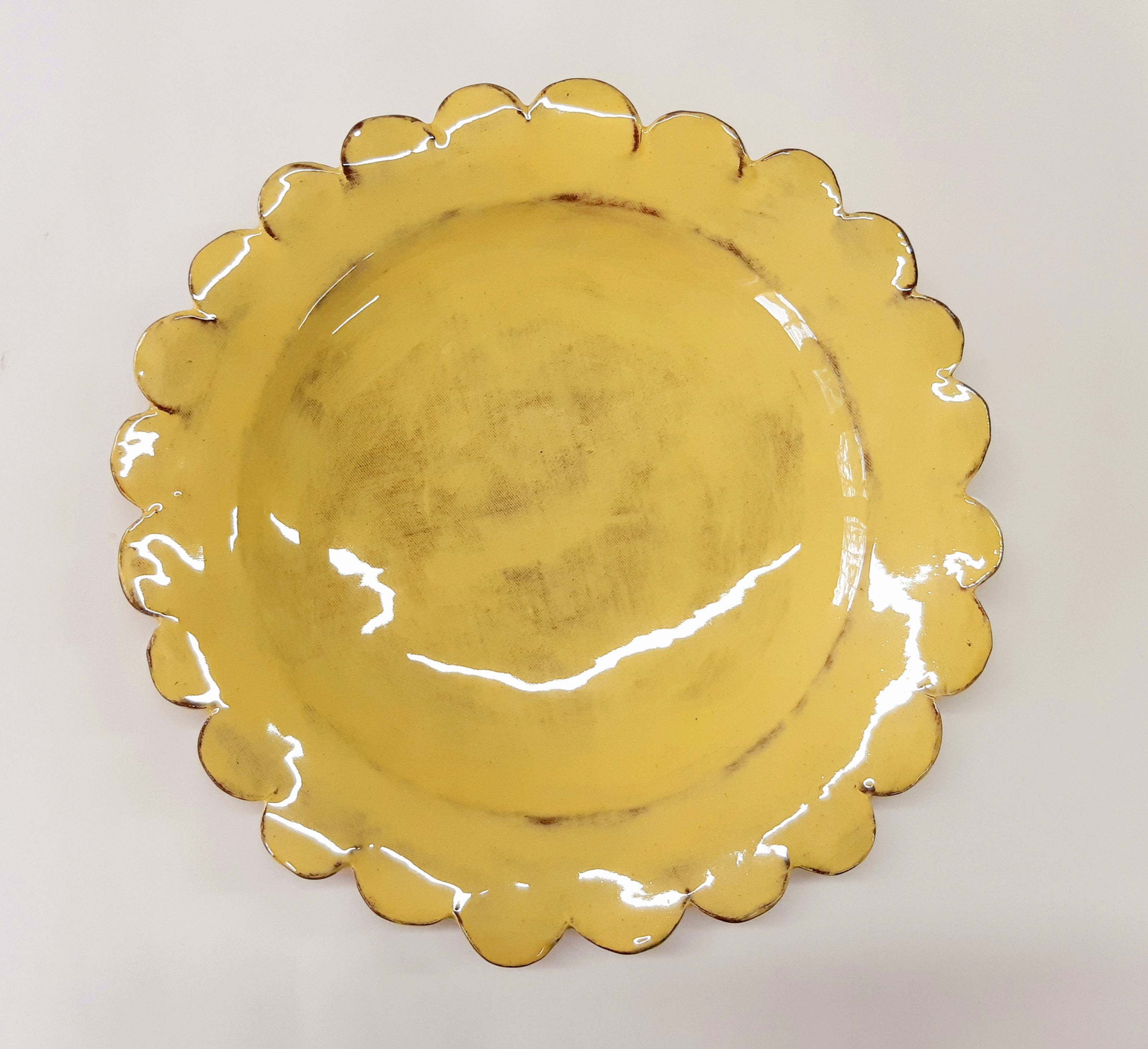 petal rim yellow plate on foot pads
