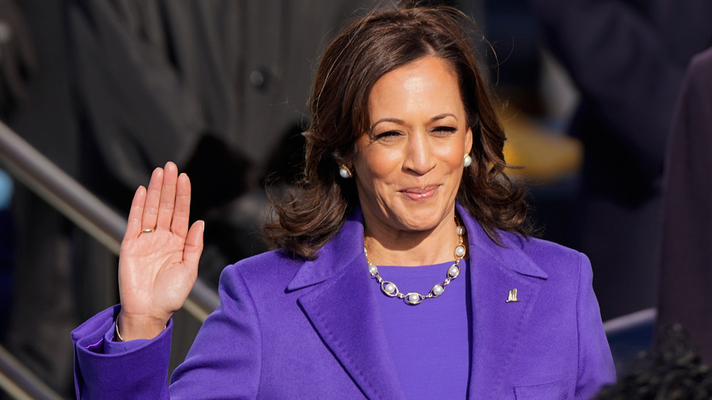 kamala harris sworn in as vice president wearing pearls
