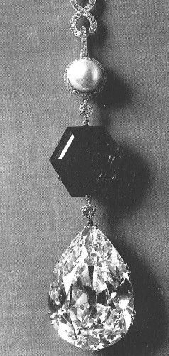 Star of the East necklace, pear shape diamond, hexagonal emerald, the Stotesbury emerald