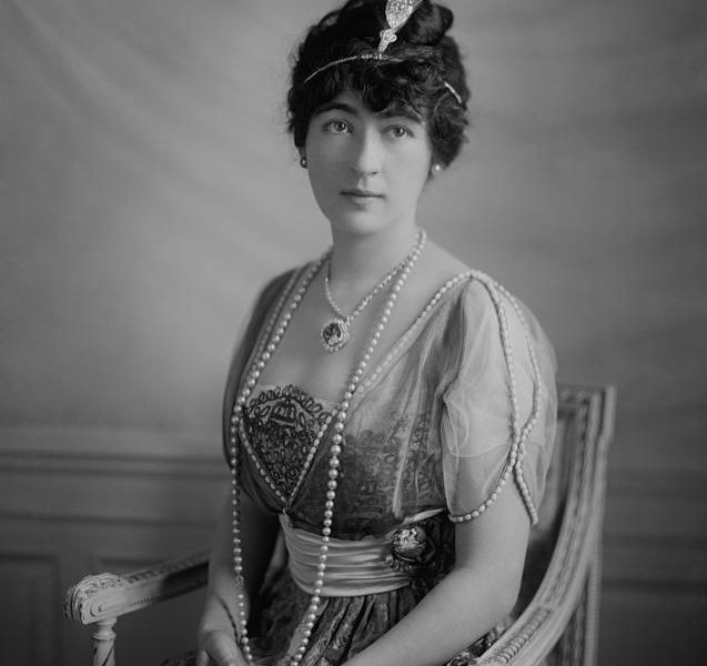 the hope diamond blue diamond set in diamond necklace worn by American heiress Evelyn Walsh McLean