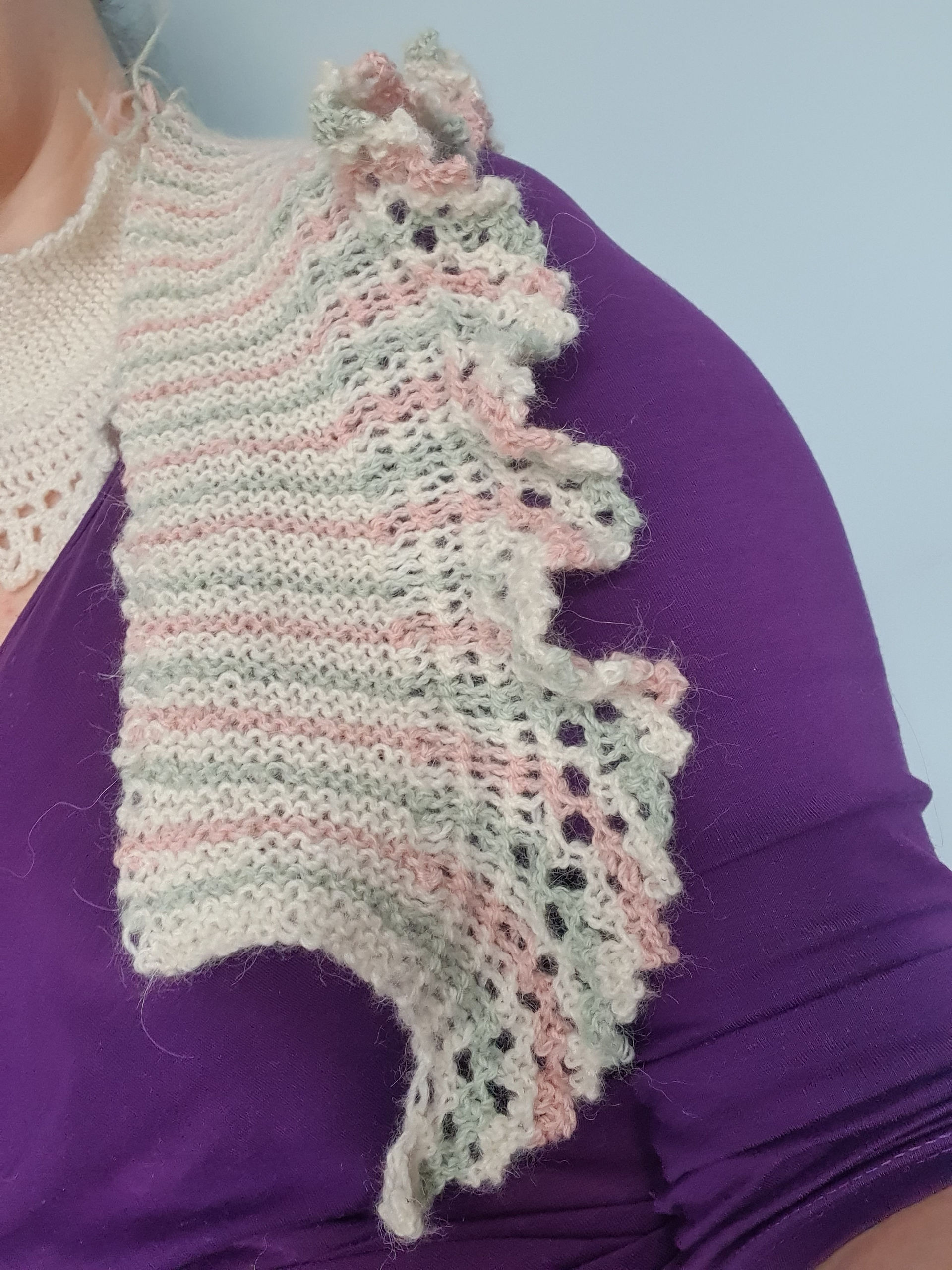 ruffled lace knit scarf with stripes in pastel colours