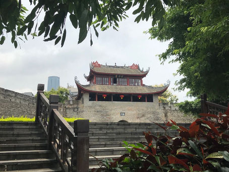 柳宗元《登柳州城樓寄漳汀封連四州》"Climbing the city wall tower of Liuzhou; ..." by Liu Zongyuan