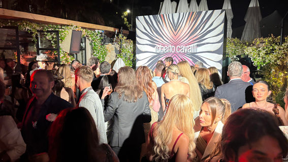 Glamour à Cannes : La Nuit Rugissante de Roberto Cavalli à l’Annex Beach