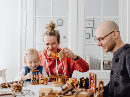 Le rôle du jeu et des activités partagées dans le lien familial