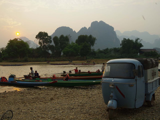 Sur les routes laotiennes.. La région de Vang Vieng