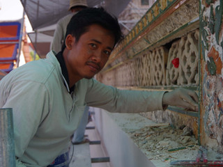 Les modeleurs mosaïstes du temple de Wat Arun