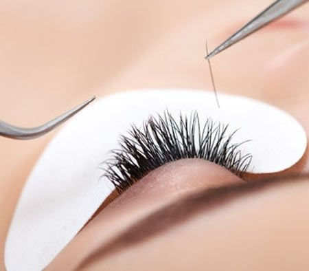 Applying individual lashes