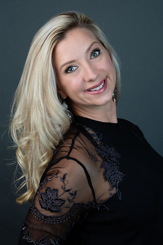 Headshot of Kari Zastrow