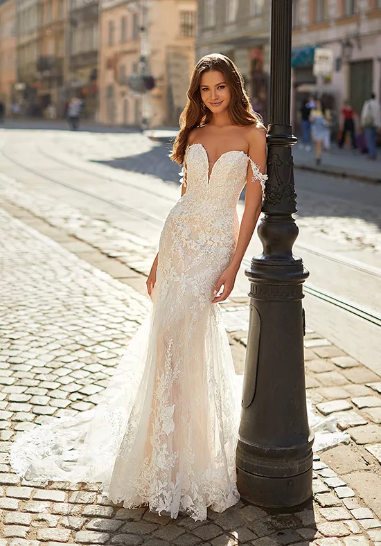 Bella | 10 | $600