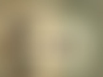 Ein Schlüssel öffnet ein Schloss, aus dem warmes Licht strömt, als Symbol dafür, durch Hypnose das eigene Unterbewusstsein zu verstehen.