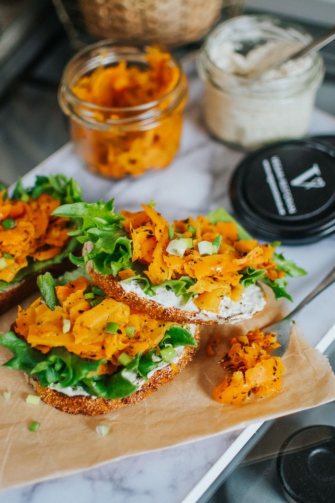 бутерброди з веганським лососем