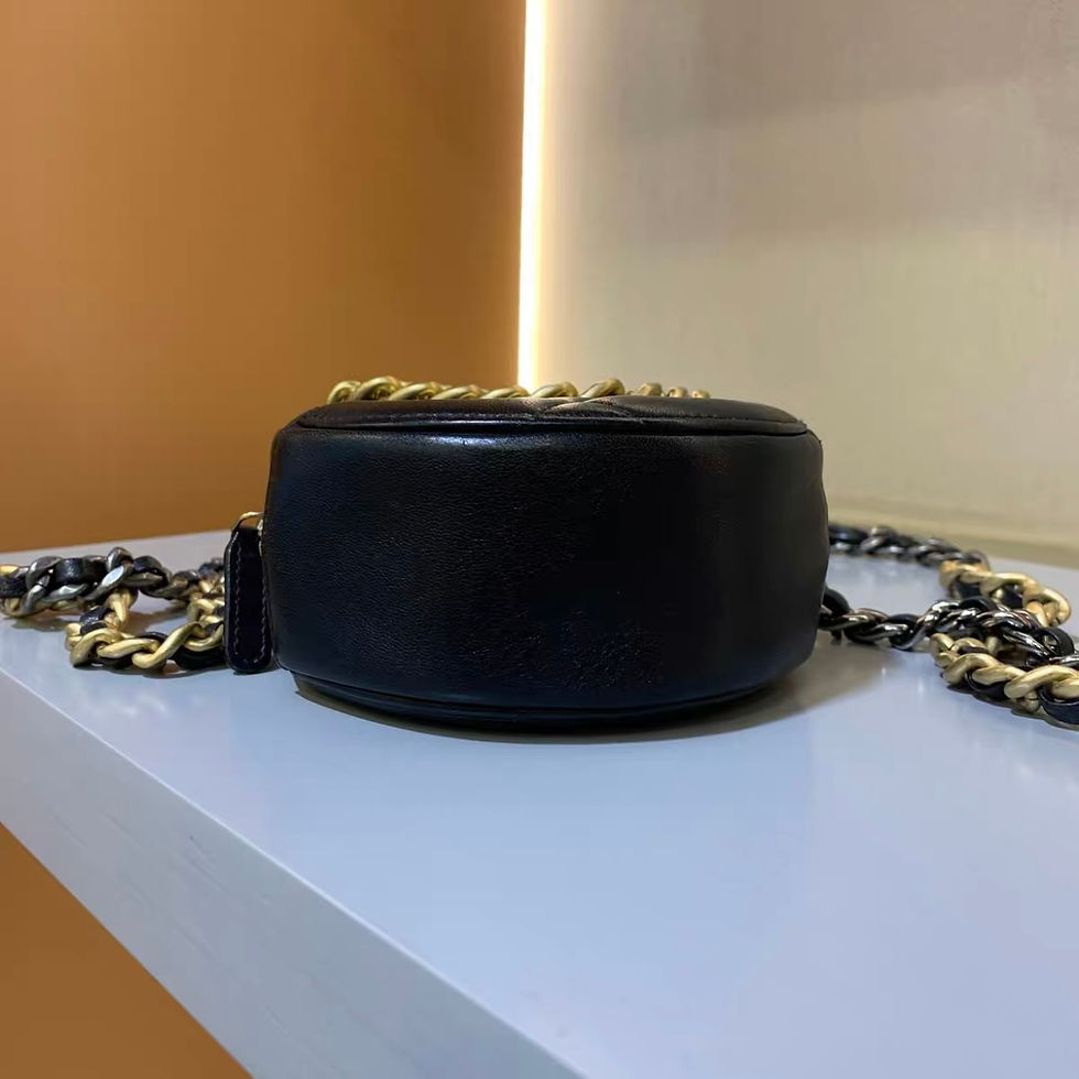 縮圖：Chanel 19Bag 圓餅 黑金牛皮經典款