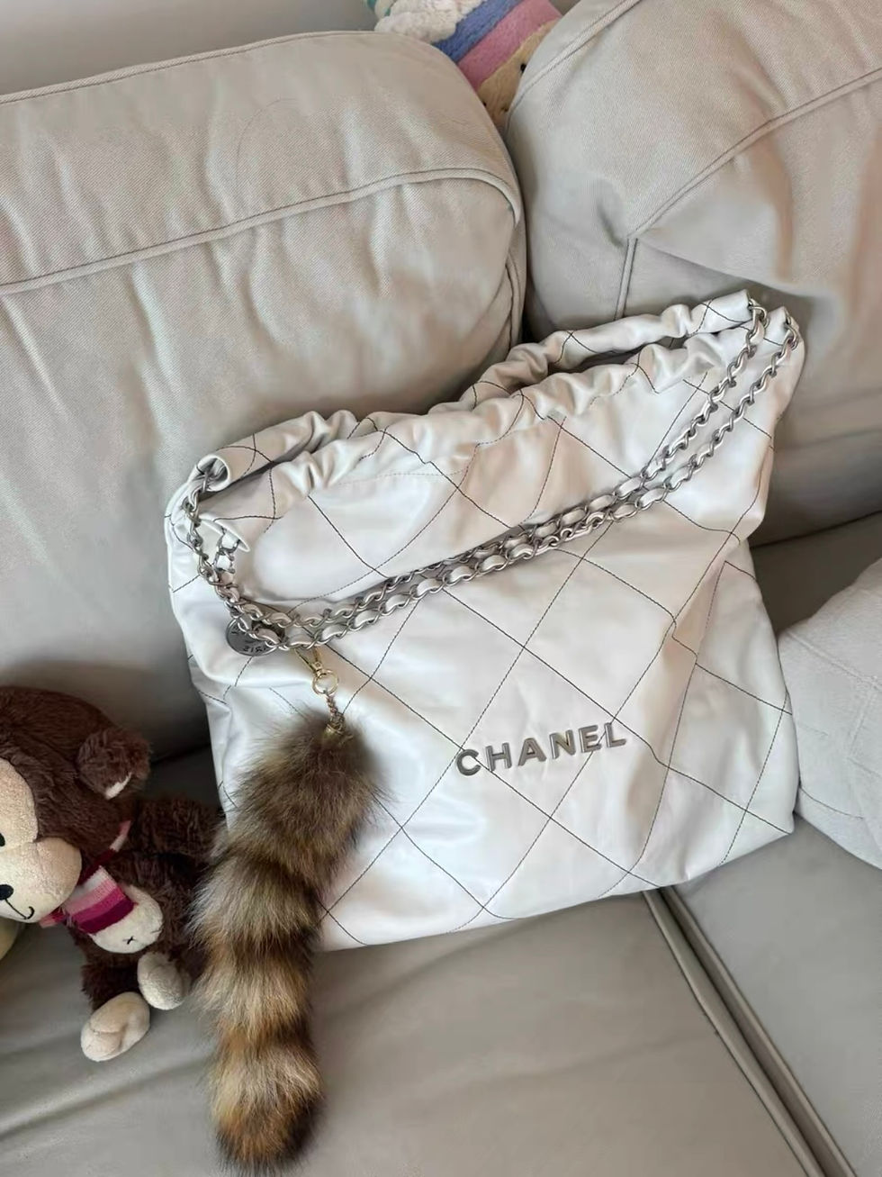 縮圖：Chanel 22 Bag White Silver Large size 白銀色 大號