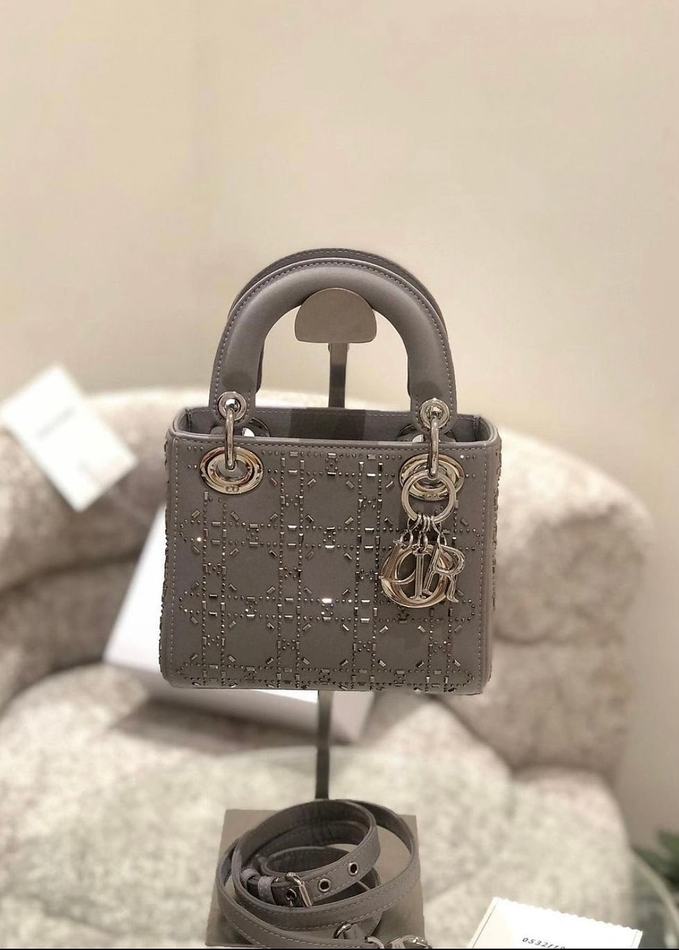 Thumbnail: Dior Lady Dior mini 灰色緞面藤格紋水晶手袋