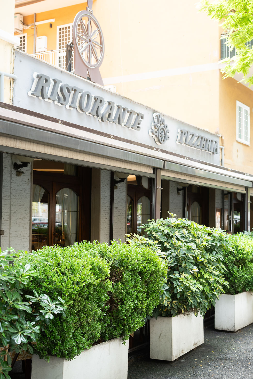 la ruota ristorante in zona marconi , ristorante di pesce , uno dei migliori ristoranti di via enrico fermi 90
