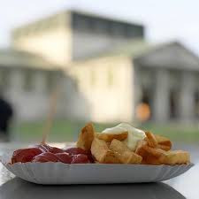 Die Frage der besten Currywurst. Bestens angebunden und aus bester Qualität: Die Bio-Currywurst von WITTY'S