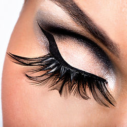 beautiful-eye-makeup-with-long-false-eye