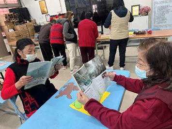 於據點中供社區長輩閱讀學老