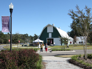 Farmers Market at Carnes Barn