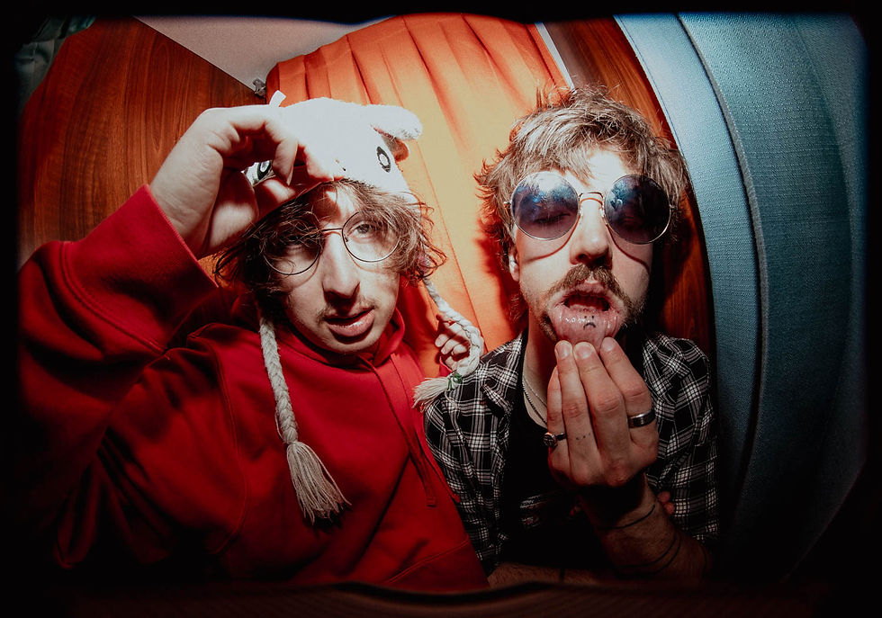 TRIBE FRIDAY · IN DEN GARAGEN