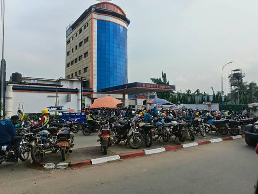 LA PÉNURIE DE CARBURANT CONTINUE DE FAIRE DES VAGUES